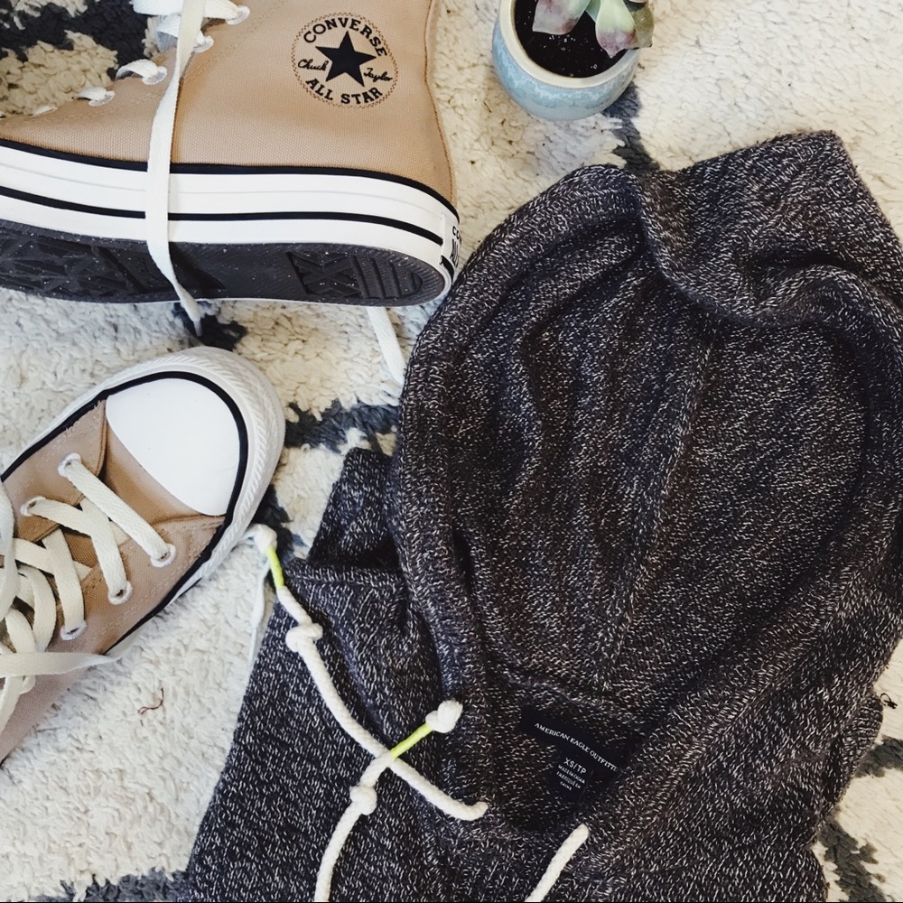 Brown American Eagle sweatshirt